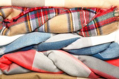 Arkaplan olarak güzel eşarplar, yakın plan