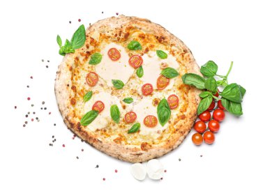 Lezzetli pizza Margherita beyaz arka plan üzerinde