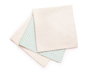 Beyaz arka planda temiz peçeteler