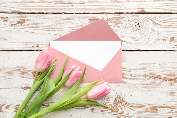 Envelope Card Flowers White Wooden Background — Stock Photo, Image