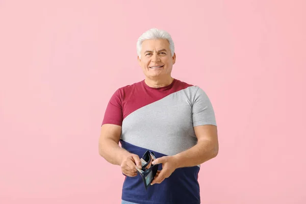 Homme Âgé Avec Sac Main Sur Fond Couleur — Photo