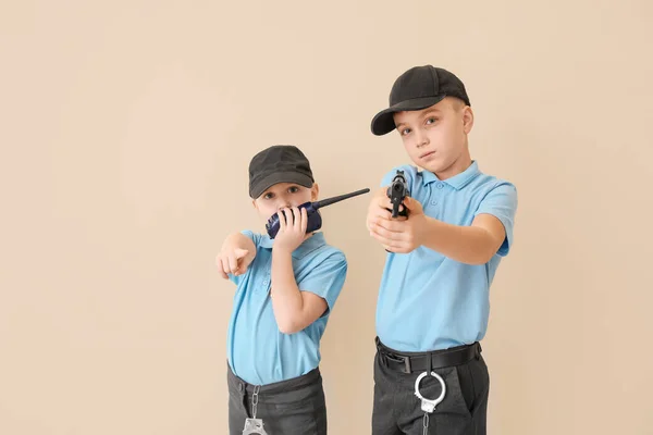 Lindos Pequeños Oficiales Policía Sobre Fondo Color —  Fotos de Stock