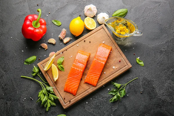Raw Salmon Fillet Vegetables Oil Lemon Dark Background — Stock Photo, Image