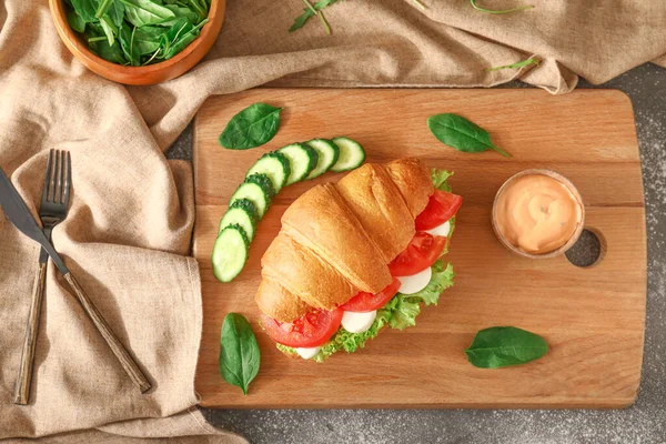 Lekkere Croissant Sandwich Met Saus Tafel — Stockfoto