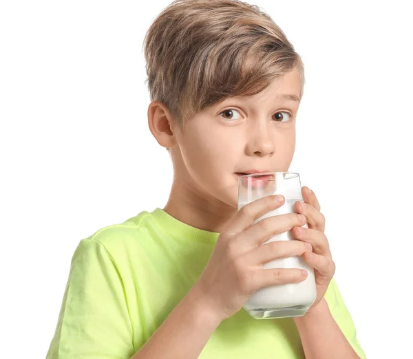 Kleine Jongen Met Melk Witte Achtergrond — Stockfoto