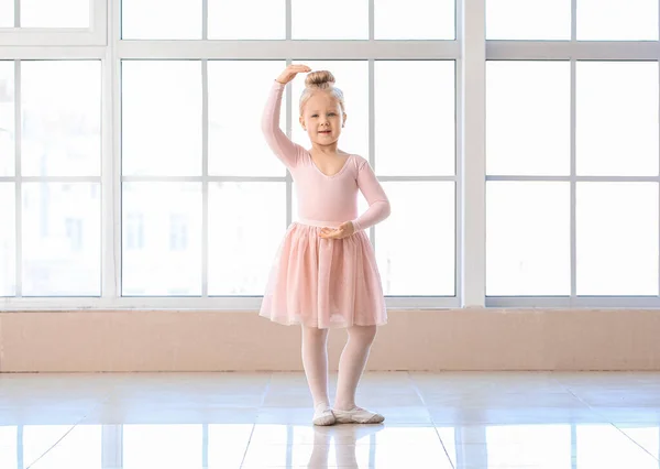 Schattige Kleine Ballerina Dansstudio — Stockfoto
