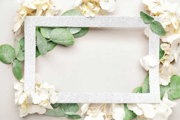 Mooie Bloemen Met Frame Witte Achtergrond — Stockfoto