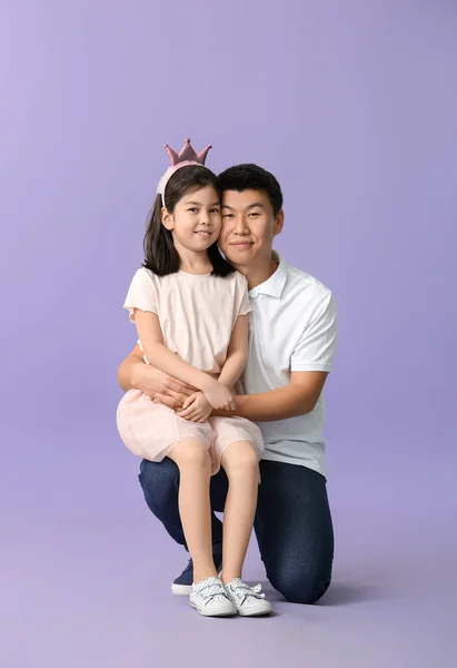 Happy Asian Man His Little Daughter Color Background — Stock Photo, Image