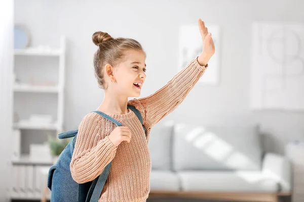 Niedliche Kleine Schulmädchen Winken Hand Hause — Stockfoto