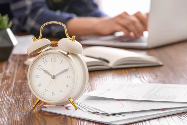 Alarm Clock Office Table Time Management Concept — Stock Photo, Image