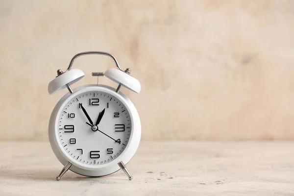 Годинник Тривоги Столі Концепція Управління Часом — стокове фото