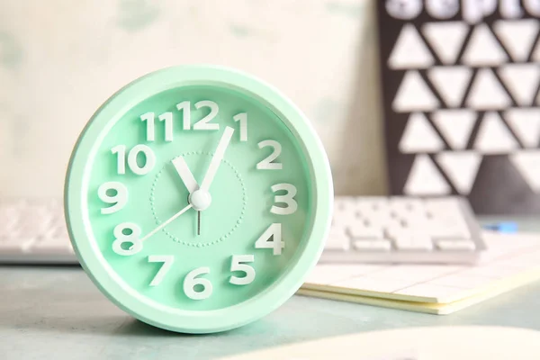 Reloj Despertador Mesa Concepto Gestión Del Tiempo — Foto de Stock