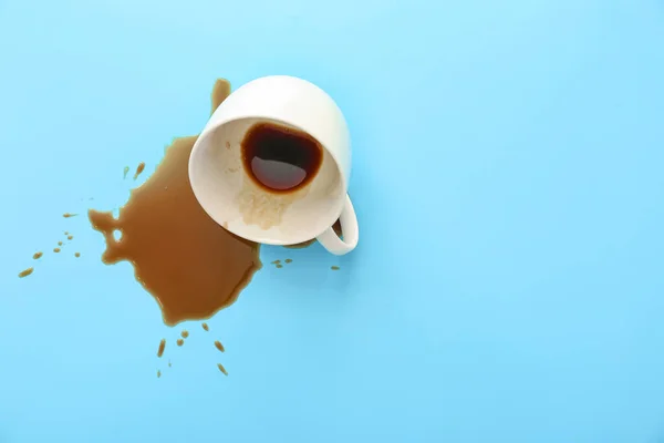 Overturned Cup Coffee Color Background — Stock Photo, Image