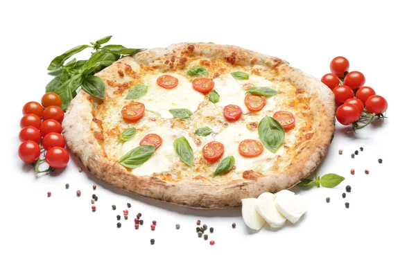 Leckere Pizza Margherita Auf Weißem Hintergrund — Stockfoto