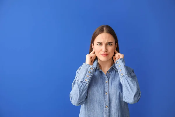 Young Woman Suffering Loud Noise Color Background — Stock Photo, Image