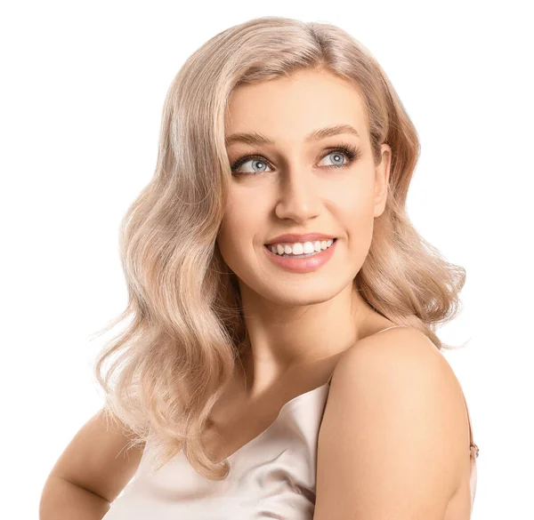 Νεαρή Ξανθιά Όμορφα Μαλλιά Λευκό Φόντο — Φωτογραφία Αρχείου