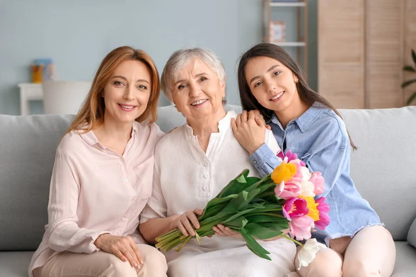 Mature Woman Her Adult Daughter Mother Beautiful Flowers Home — Stock Photo, Image