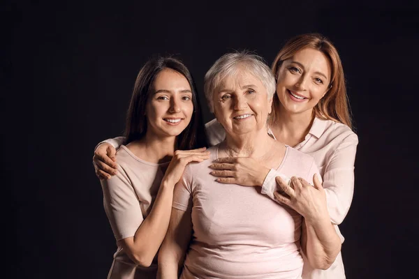 Portret Van Volwassen Vrouw Met Haar Volwassen Dochter Moeder Donkere — Stockfoto