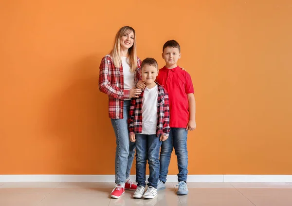 Portrait Happy Family Color Wall — Stock Photo, Image