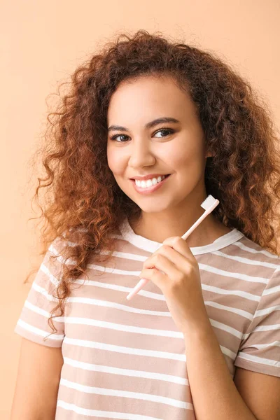 Young Woman Toothbrush Color Background — ストック写真