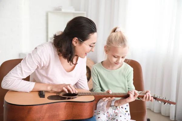 Private Music Teacher Giving Guitar Lessons Little Girl Home — Stock Photo, Image