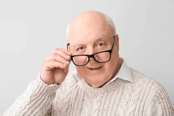 Retrato Anciano Sobre Fondo Claro — Foto de Stock