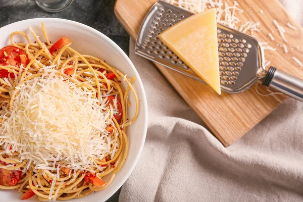 Prato Com Massa Saborosa Queijo Mesa — Fotografia de Stock