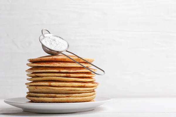 Stapel Leckerer Süßer Pfannkuchen Auf Weißem Tisch — Stockfoto