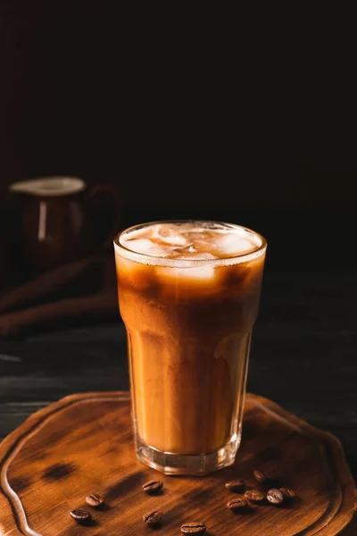 Glas Eiskaffee Auf Dem Tisch — Stockfoto