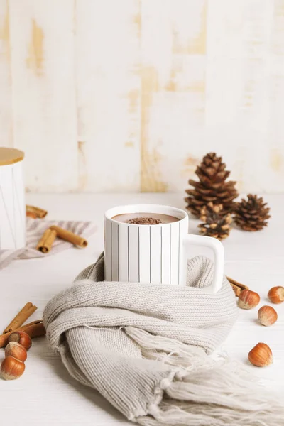 Egy Csésze Forró Csokoládé Fehér Asztalon — Stock Fotó