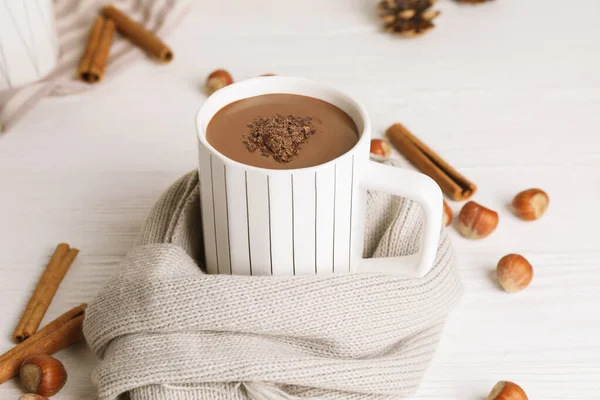 Чашка Горячего Шоколада Белом Деревянном Столе — стоковое фото