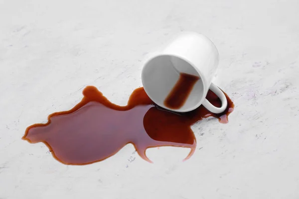 Beker Omgedraaid Koffie Gemorst Tafel — Stockfoto