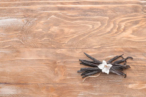 Aromatický Vanilkové Tyčinky Dřevěné Pozadí — Stock fotografie
