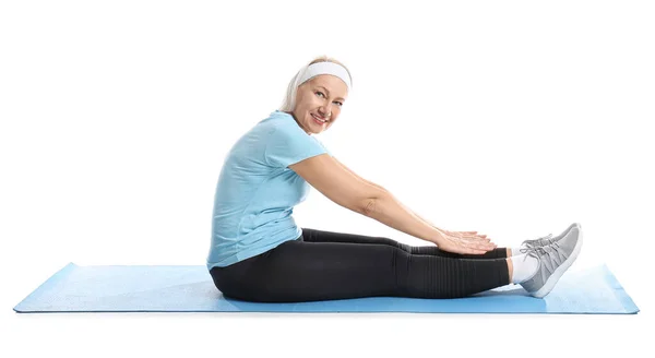 Esportivo Mulher Madura Fazendo Exercício Fundo Branco — Fotografia de Stock