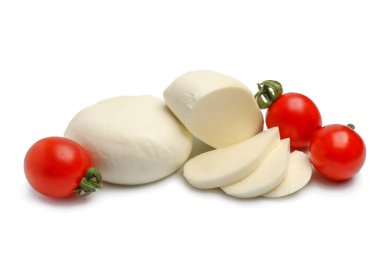 Beyaz arka planda domatesli Mozzarella peyniri