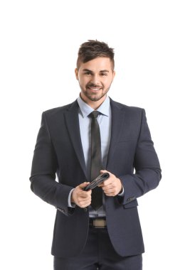 Beyaz arka planda çantası olan bir iş adamı.