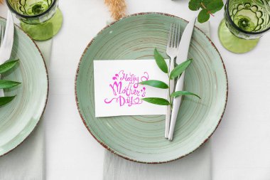 Anneler Günü kutlaması için güzel bir masa.