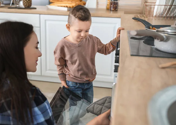 Mother Son Cooking Together Kitchen — Stock Photo, Image