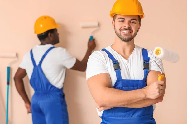 Pintores Haciendo Reparación Habitación — Foto de Stock