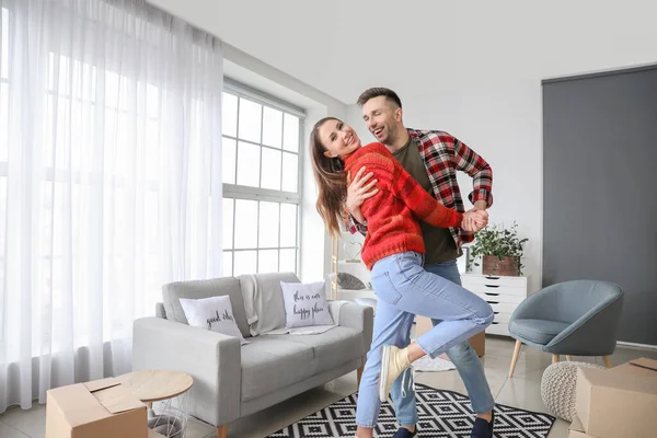 Pareja Feliz Bailando Casa —  Fotos de Stock