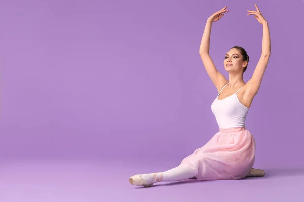 Bela Bailarina Jovem Fundo Cor — Fotografia de Stock