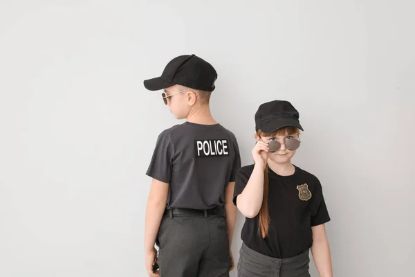 Lindos Pequeños Oficiales Policía Fondo Claro — Foto de Stock