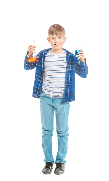 Lindo Niño Pequeño Con Cristalería Laboratorio Sobre Fondo Blanco — Foto de Stock