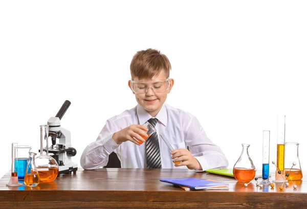 Schattig Jongetje Dat Scheikunde Studeert Aan Tafel Tegen Witte Achtergrond — Stockfoto