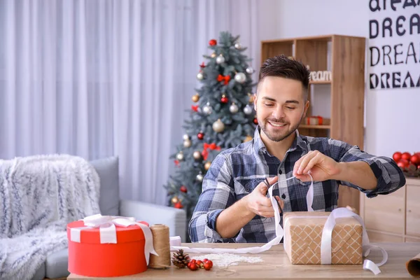 Young Man Making Beautiful Gift Home — Stock Photo, Image