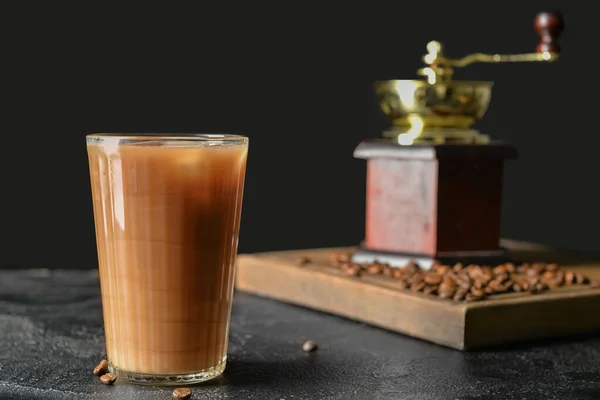 Glass Velsmakende Kaffe Med Mørk Bakgrunn – stockfoto