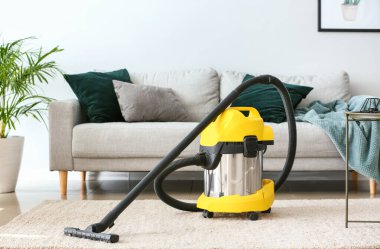 Modern elektrik süpürgesi.