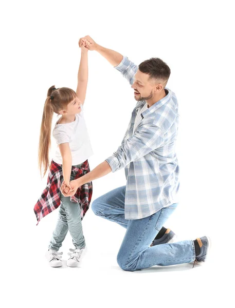 父亲和他的小女儿在白人背景下跳舞 — 图库照片