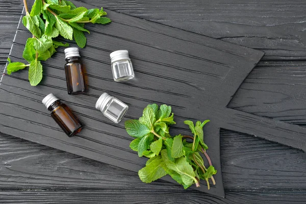 Bottles Mint Essential Oil Table — Stock Photo, Image
