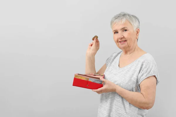 Senior Woman Wallet Light Background — Stock Photo, Image